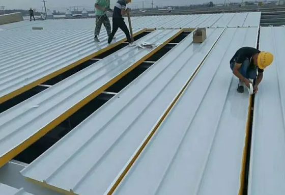 50-200mm PU Glass Wool Sandwich Roof Panel กันน้ํา ด้วยน้ําหนักที่สามารถปรับแต่งได้