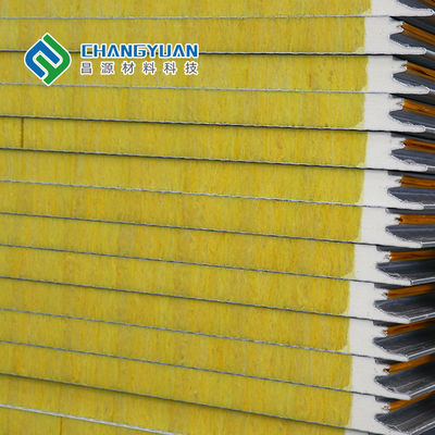 แผ่นผนังโลหะและ แผ่นแซนด์วิช เหมาะสมสําหรับโครงการกลางแจ้ง