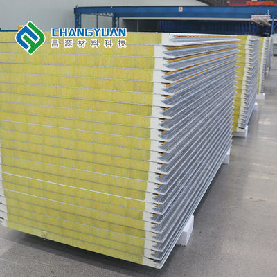 แผ่นผนังโลหะและ แผ่นแซนด์วิช เหมาะสมสําหรับโครงการกลางแจ้ง