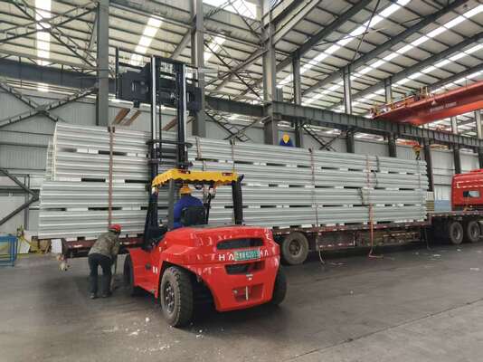 แผงแซนด์วิชคลีนรูมกันไฟกันเสียงพร้อมความหนาที่ปรับแต่งได้สำหรับสภาพแวดล้อมที่มีความสะอาดสูง