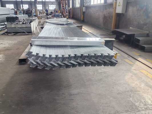 ความยาวที่กําหนดเอง Hot Dip Galvanized Metal Building Purlin ในรูปร่าง C / Z สําหรับอาคารกรอบเหล็กพาณิชย์