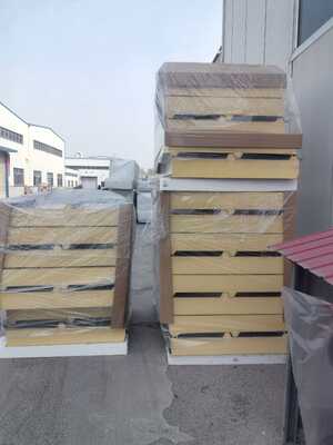 แผ่นหลังคา PIR ทนการกัดกร่อน พร้อมฉนวนกันเสียงและกันความร้อนชั้นเยี่ยมสำหรับอาคารอุตสาหกรรม