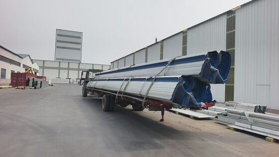 ความสามารถในการบรรทุกสูง โลหะ corrugated Decking ด้วยเหล็กกระปุกและความยาวตามสั่งการสูงถึง 6000 มม